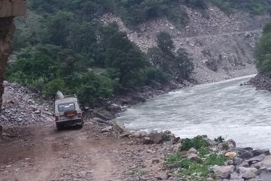 कर्णाली नदी छेउछाउका बस्ती बाढी पहिरोको उच्च जोखिममा